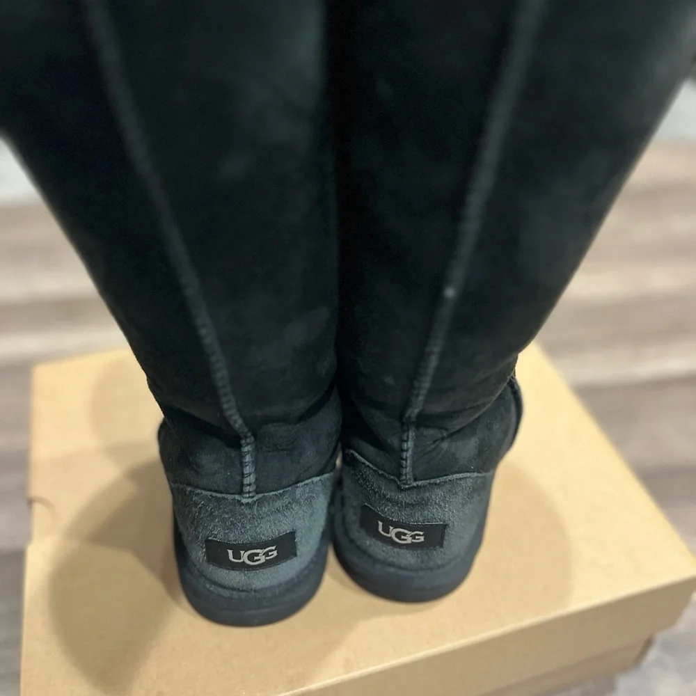 Uggs Black Classic Tall Boots Size 4 EUC Girls teens kids - Picture 4 of 9